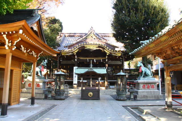 お寺できものin豊川稲荷東京別院～紀尾井町ガーデンの薔薇にきものカフェ似合いますよ～